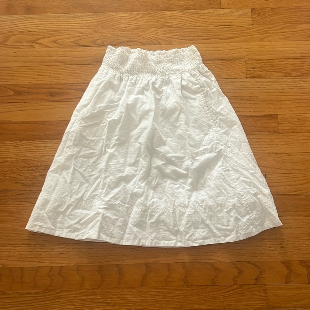 White mid-length skirt
